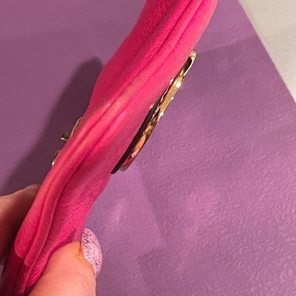 Michael Kors Pebbled Leather
Pink Fulton wristlet - Picture 6 of 7